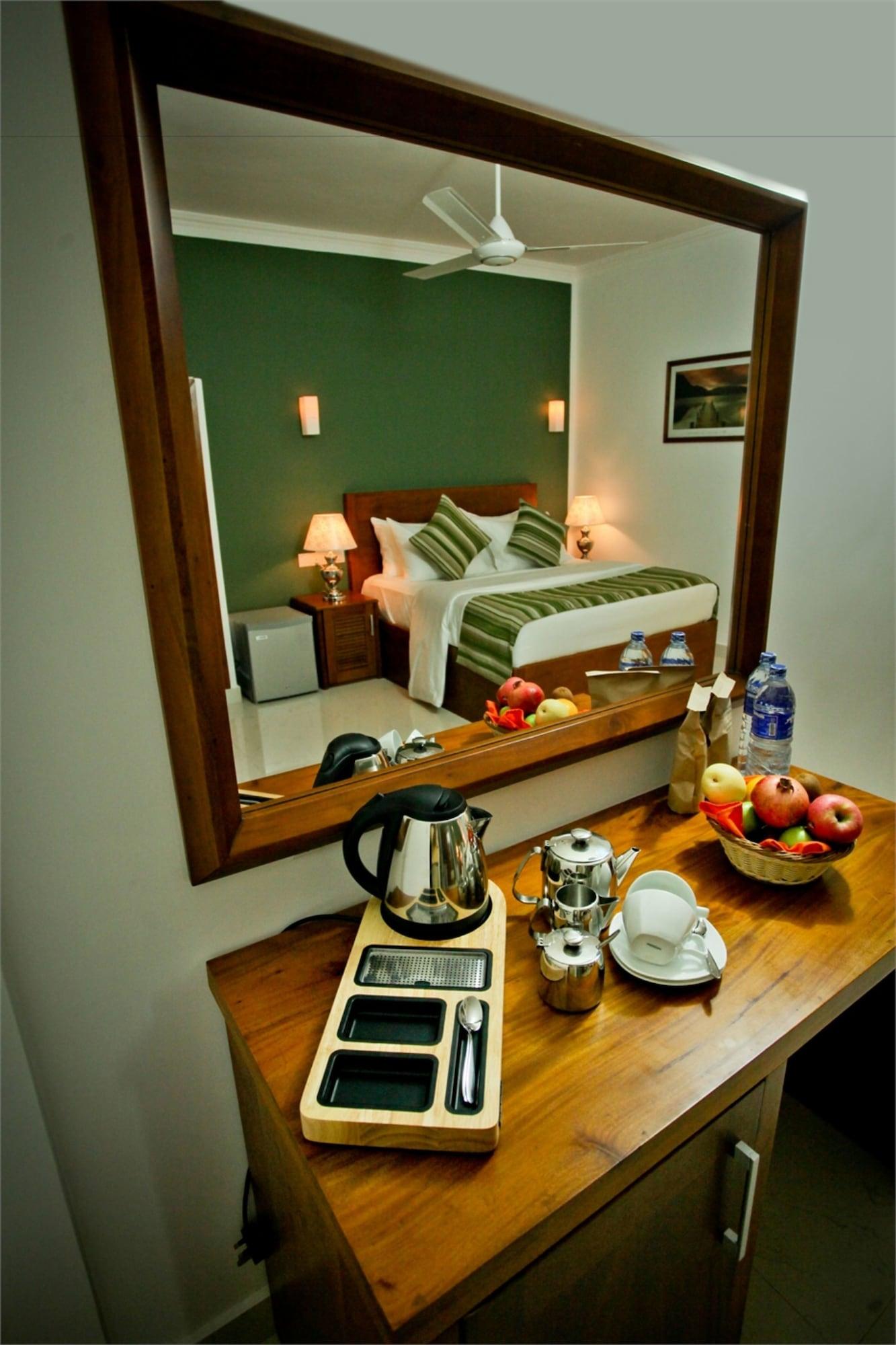 Hotel Travellers Nest Kandy Exterior photo