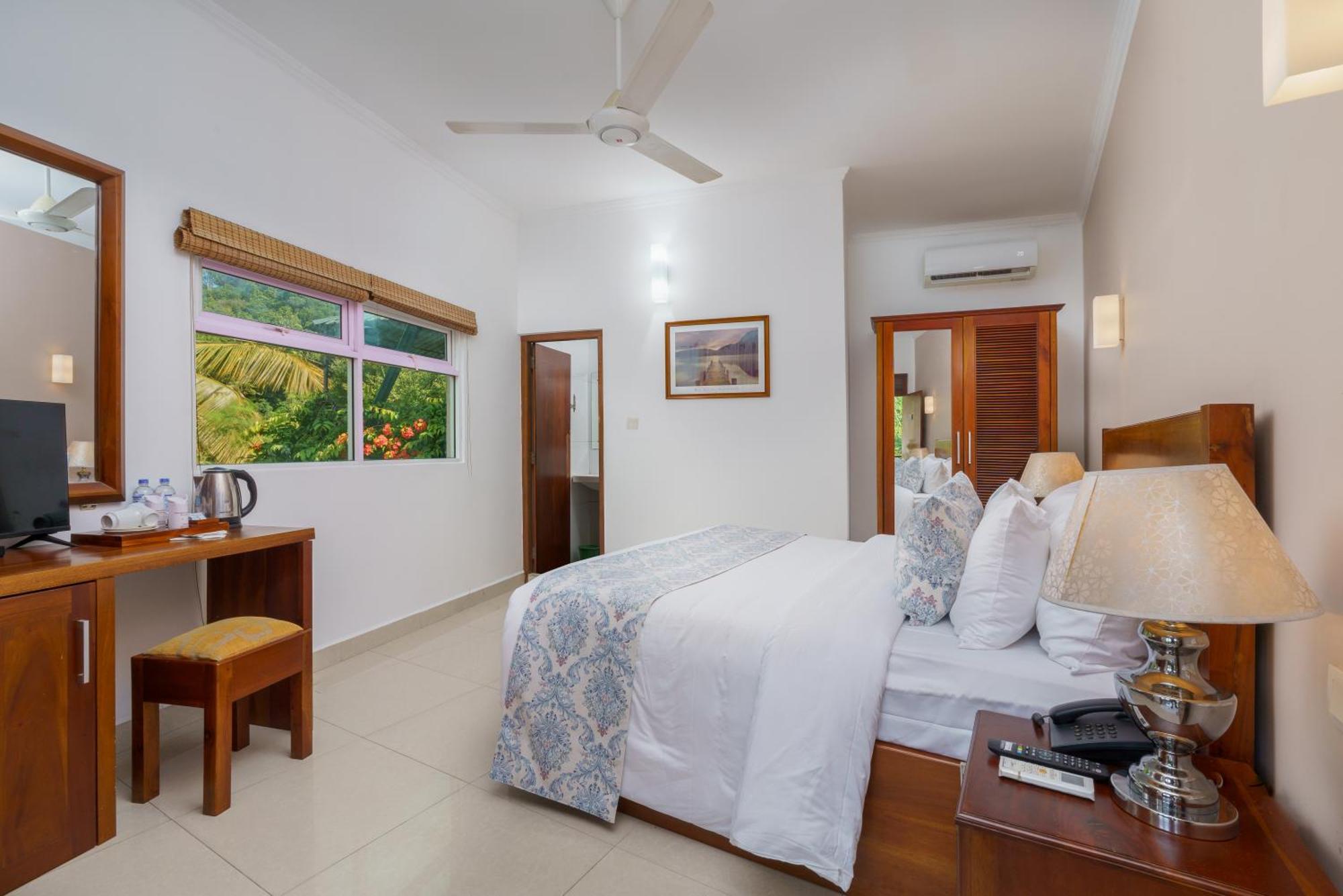 Hotel Travellers Nest Kandy Exterior photo