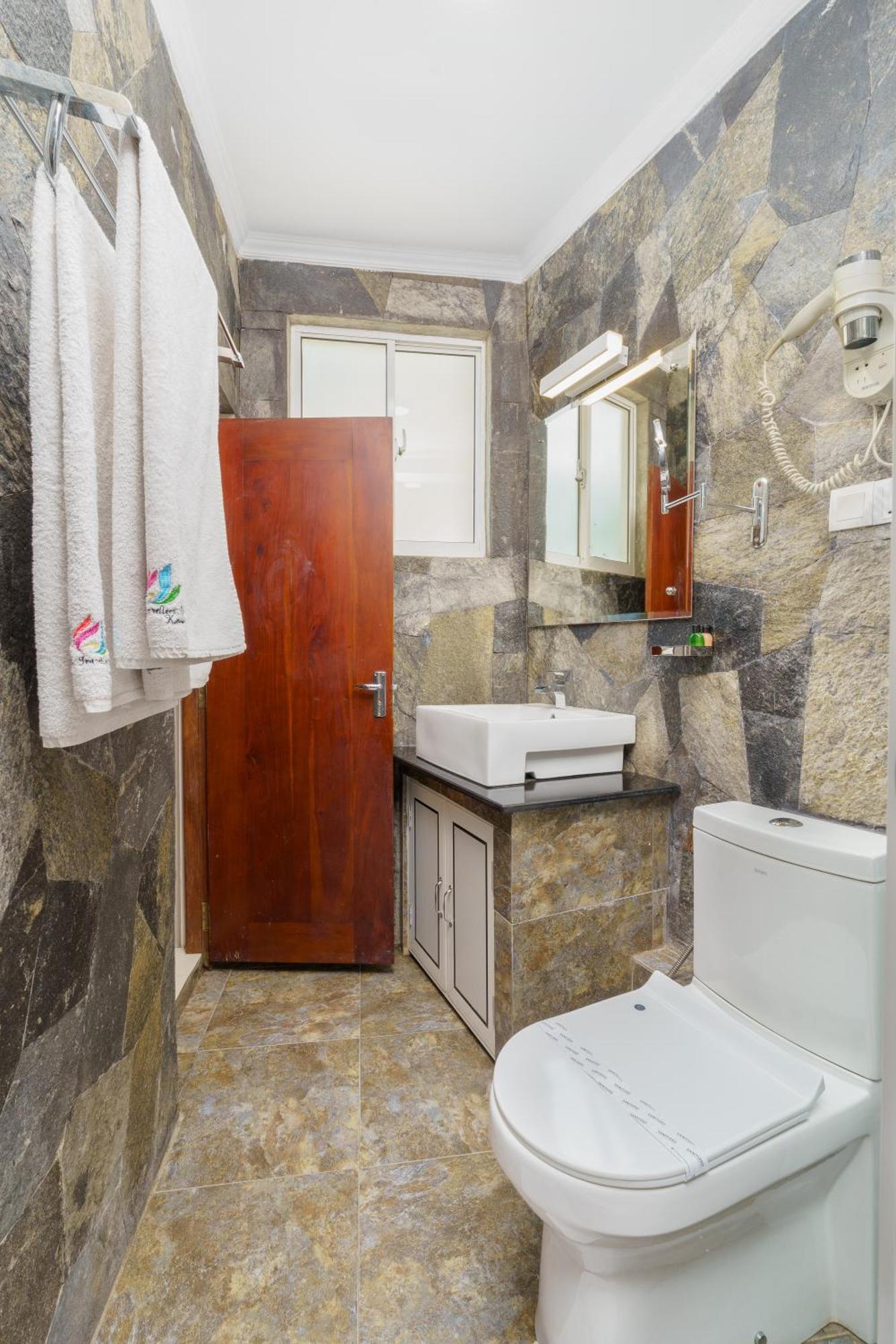 Hotel Travellers Nest Kandy Exterior photo