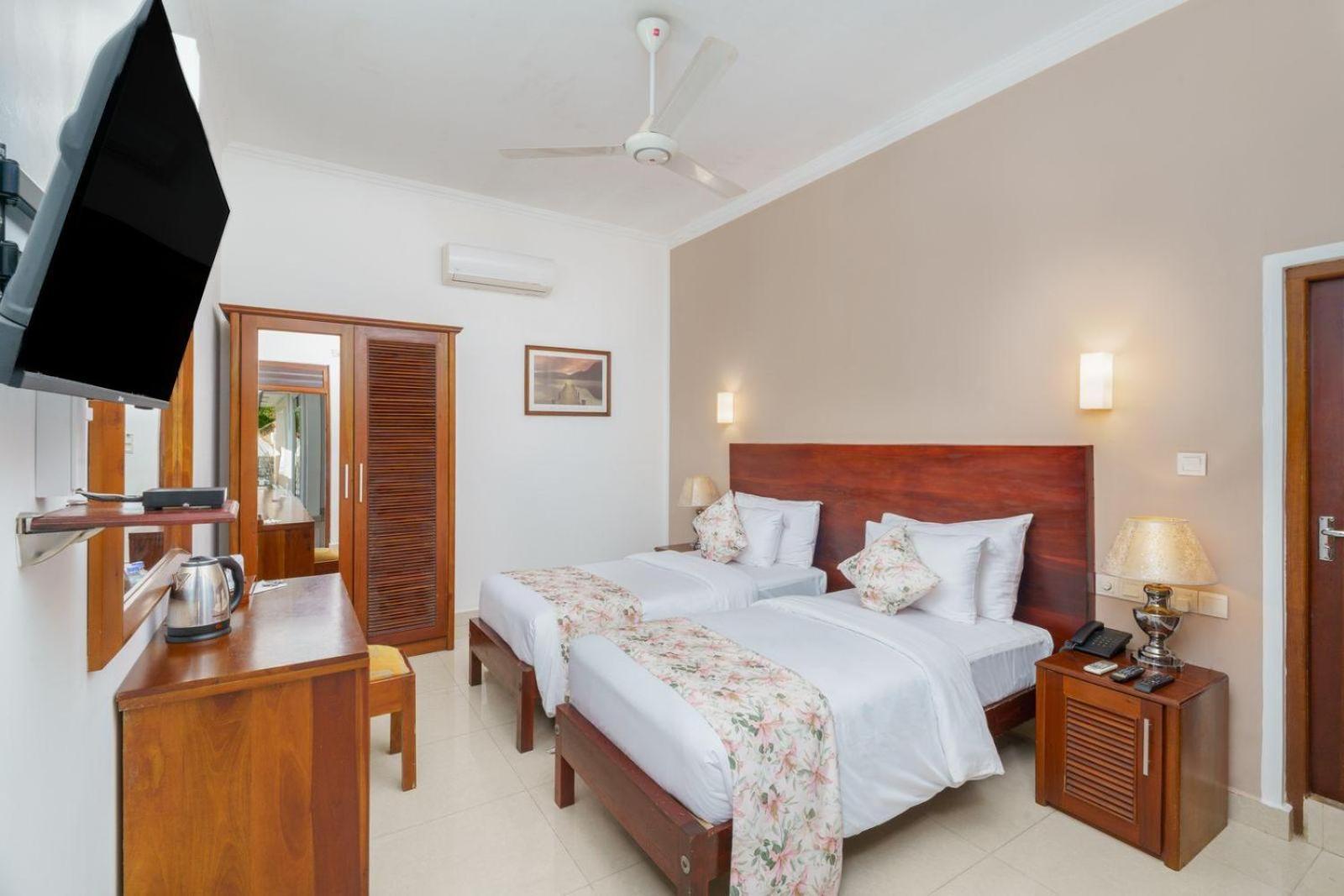 Hotel Travellers Nest Kandy Exterior photo