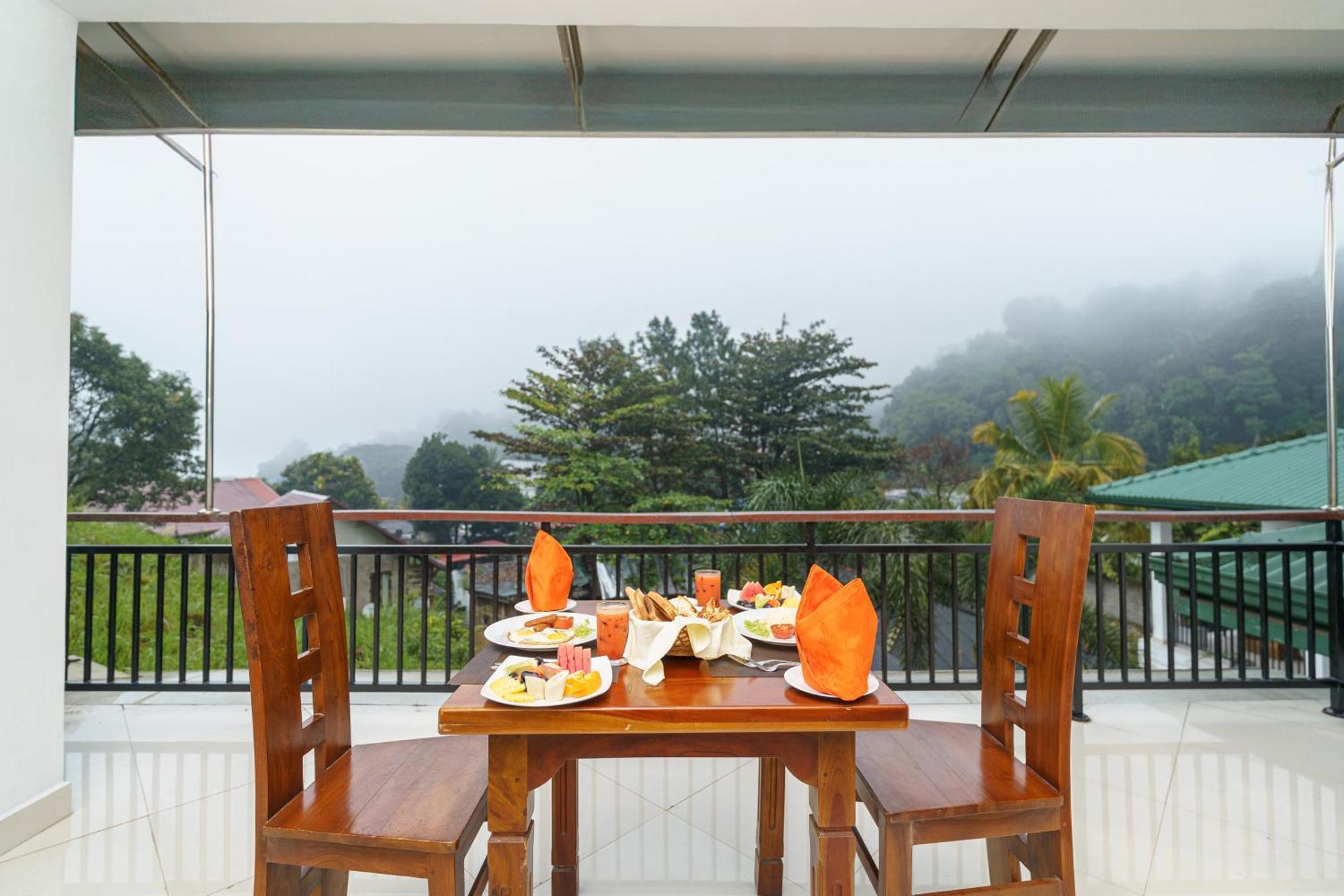 Hotel Travellers Nest Kandy Exterior photo