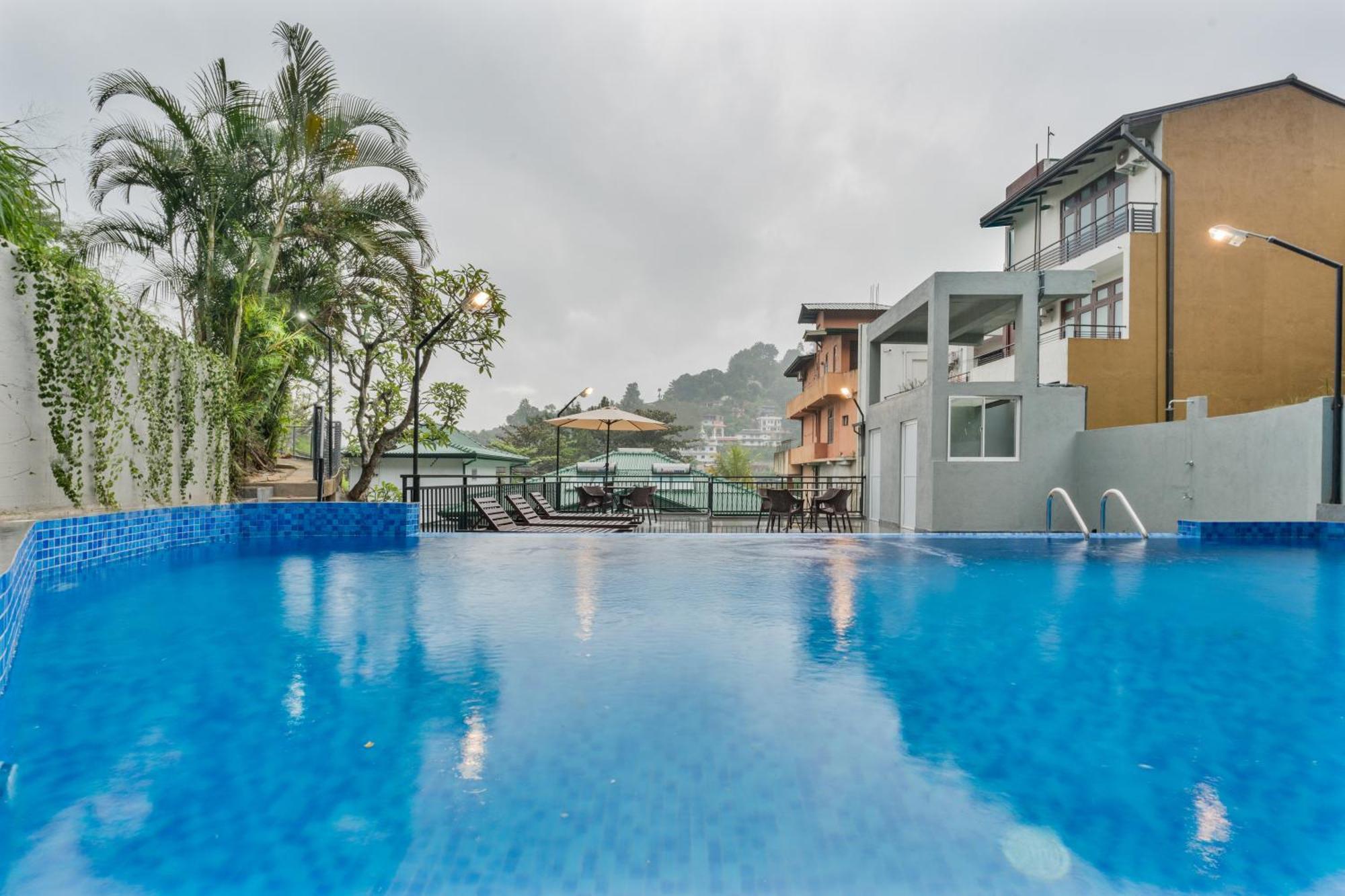 Hotel Travellers Nest Kandy Exterior photo